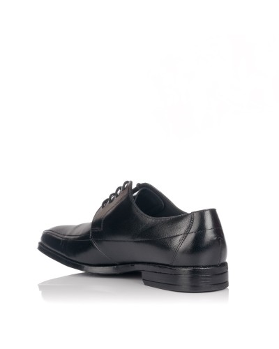 Zapato de cordones realizado en piel de primera calidad tanto el exterior como el forro Piso con suela de goma antideslizant