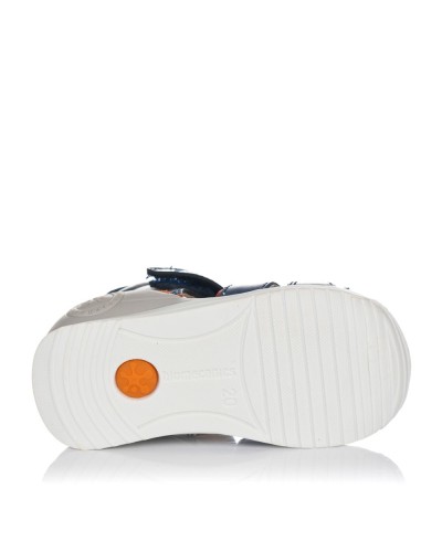 Zapato abierto tipo sandalia de la marca Biomecanics Fabricado en piel libre de niquel y cromo para que tu pequeno de sus prim